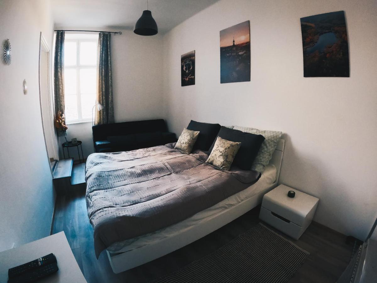 Studio77 Apartman Apartment Шопрон Екстериор снимка